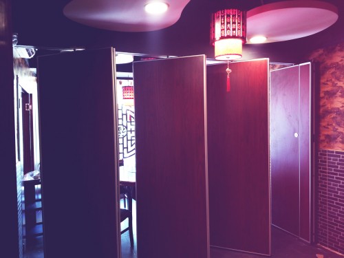 武漢九運(yùn)大廈旁巴蜀串串館包廂隔斷